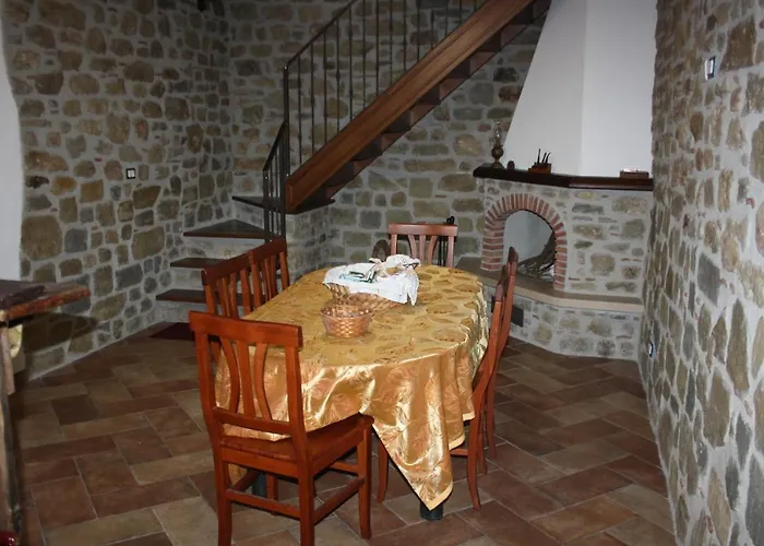 Argimusco לינה וארוחת בוקר 3*